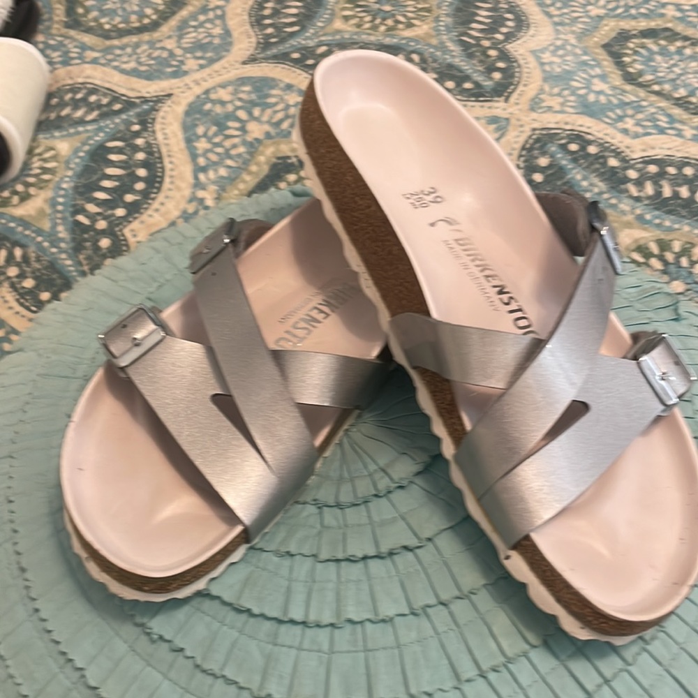 Birkenstock Women's Size 8 Yao Slide Sandal - Narrow Width Silver